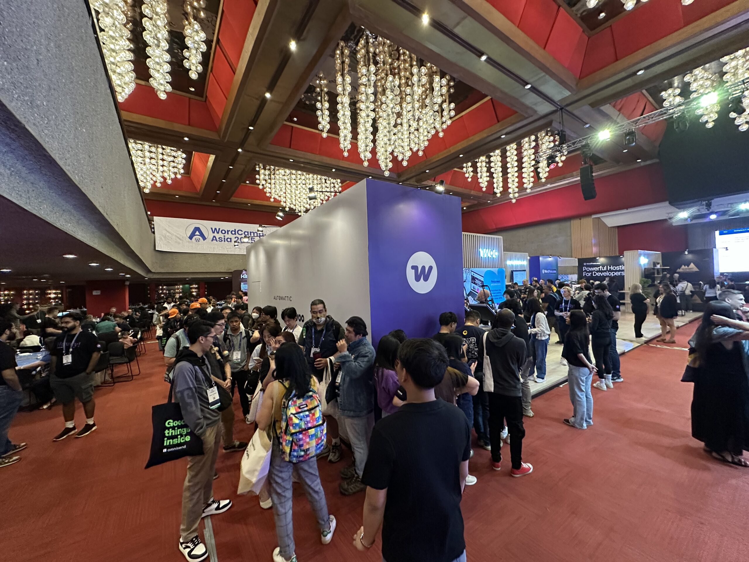 A big queue at the Woo stand at WordCamp Asia